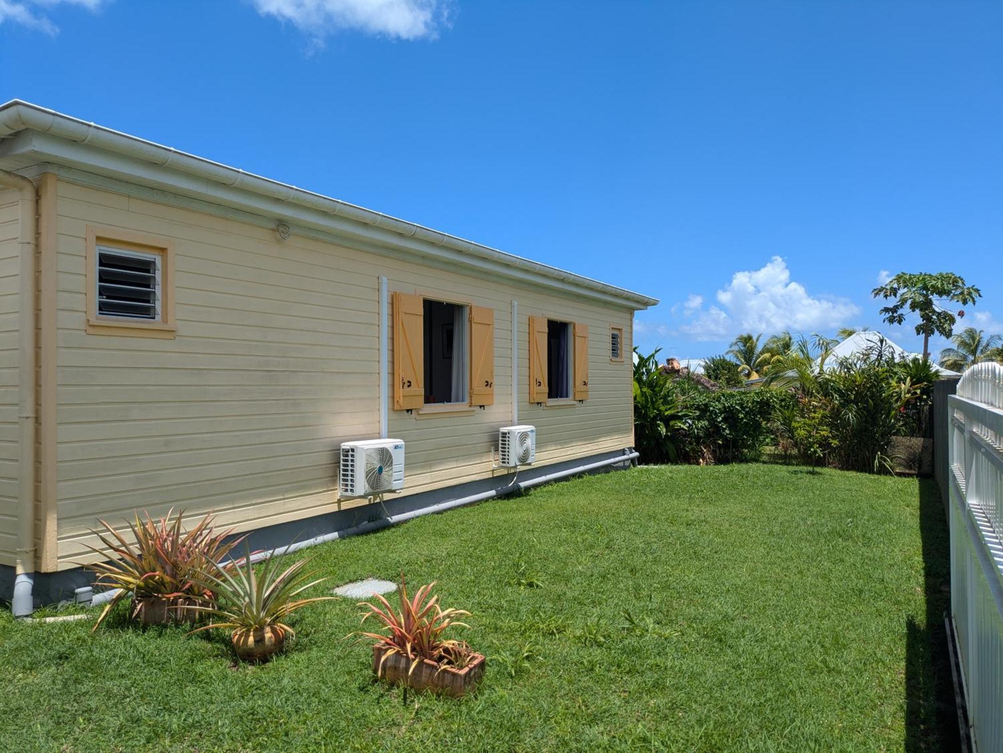 Charmante Villa Creole Climatisee, Jardin Tropical Et Piscine Prives Lamentin Exterior photo